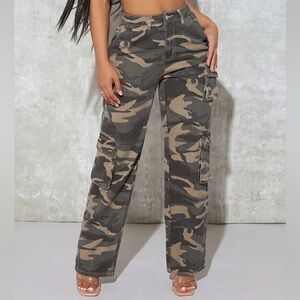 SHEIN Camouflage Print Flap Pocket Cargo Jeans Size Large (8/10)